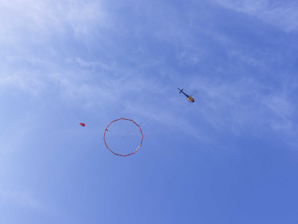航空大地電磁探測系統在新疆和田地區進行飛行探測作業.png